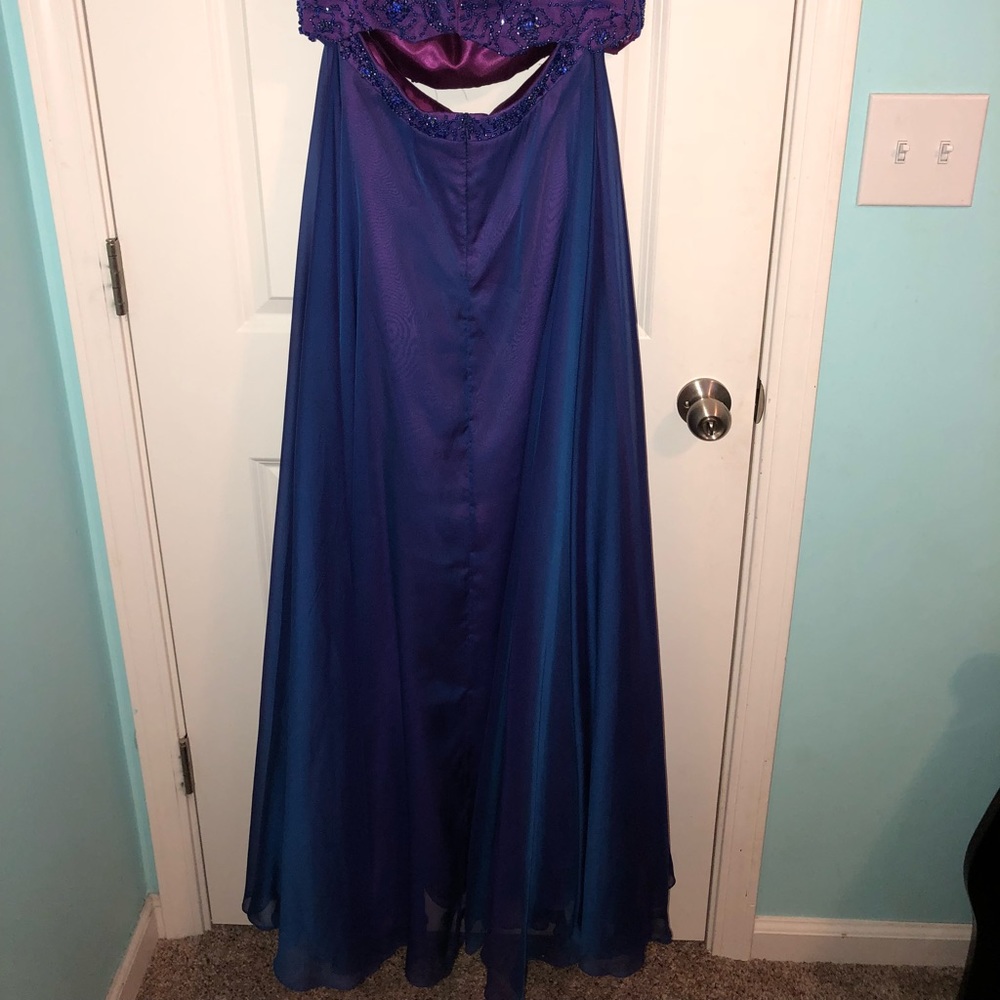 Prom Dress - Picture 2 of 5